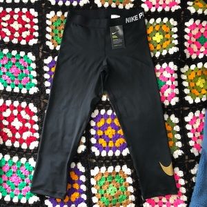 NWT Nike DryFit Capri Leggings